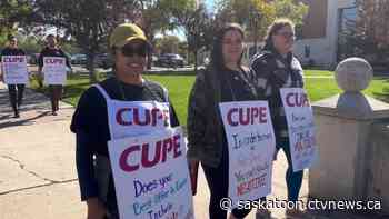 City workers hit picket line in Prince Albert, managers run facilities