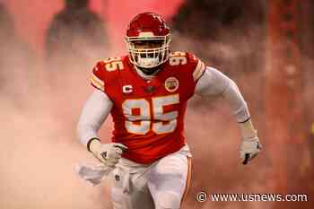 Chiefs Sign All-Pro Defensive Tackle Chris Jones to New 1-Year Deal to End His Holdout
