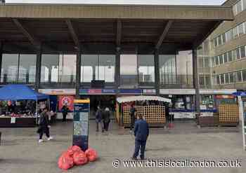 c2c rail line blocked after signal fault at Barking
