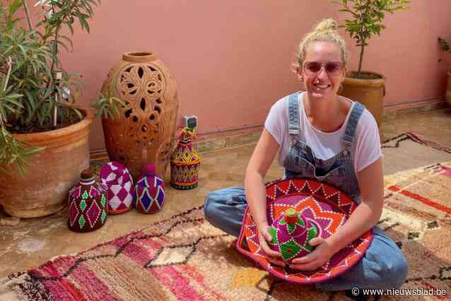 Joëlle (42) schenkt deel opbrengsten van verkoop Marokkaanse tapijten en mandjes aan slachtoffers aardbeving: “Ik wil bijdragen aan hun solidariteit”