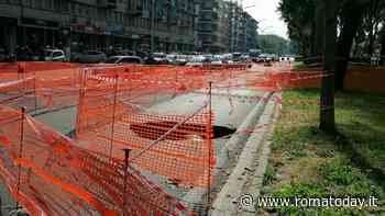 Prati Fiscali resta ostaggio della voragine. Ancora tre mesi per riaprire la strada