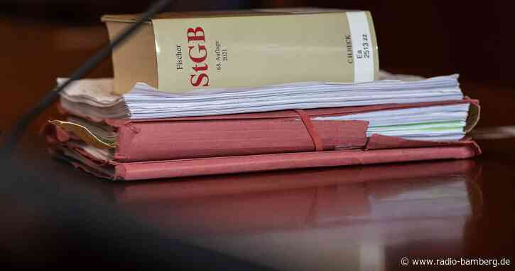 Ärzte wegen tödlicher OP angeklagt: Implantat gerät in Brand