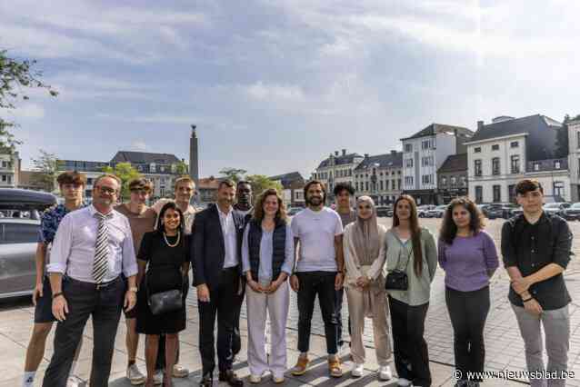 Georges-Louis Bouchez laat zich rondleiden in Ronse: “Taalfaciliteiten zijn voor Ronse een probleem,  ik wil nadenken over oplossingen”