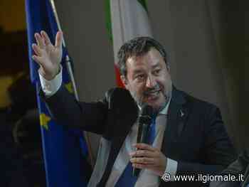 Attivista pro Ong protesta al congresso della Lega. Salvini la zittisce così