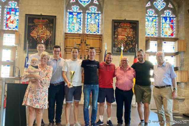 Stadsbestuur huldigt kampioenen van Oudenaardse tafeltennisclub KTTC Meteor