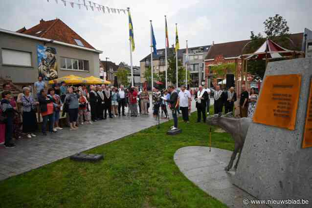 Standbeeld ‘Koppige Ezel’ is een ode aan de inwoners van ezelsgemeente: “Wordt gegarandeerd het meest gefotografeerde plekje van de gemeente”