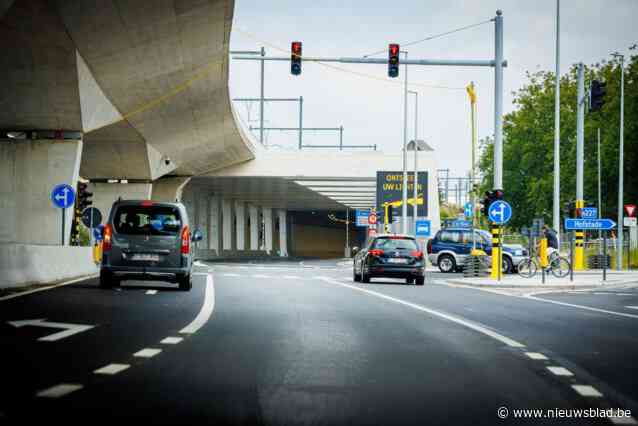 Dolle bestuurder belandt in gracht na kilometerslange achtervolging: “Voertuig haalde snelheden tot 170 km/u”