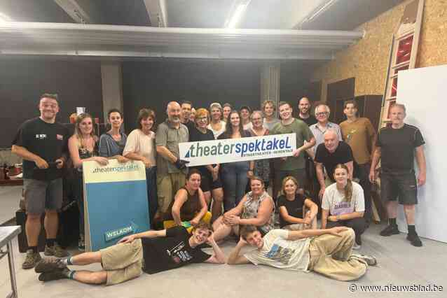 Theaterspektakel verkoopt vijftig klapzeteltjes met een verhaal: “Kelder van kunstencampus is onze nieuwe thuis”