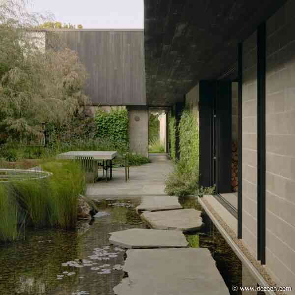 Low-slung roof shelters blockwork home on Mornington Peninsula