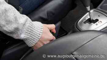 Handbremse vergessen: Sprinter rollt Abhang hinunter