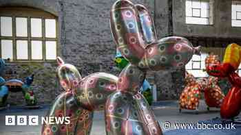 Swindon balloon dogs from art trail to go under the hammer