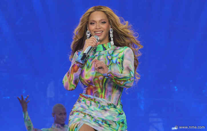 Beyoncé’s dancers confront fan who tried to throw object at her