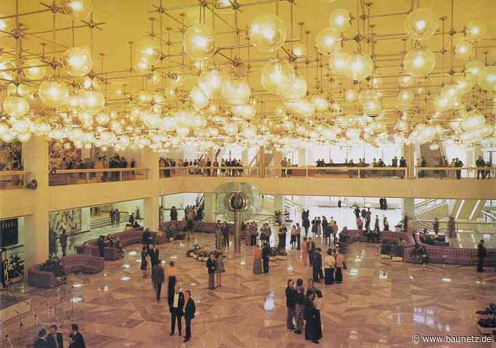 In Ost und West
 - Buchpräsentation mit Wolf R. Eisentraut in Berlin-Marzahn