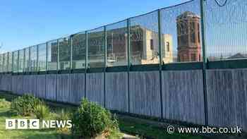 Demolition at migrant centre could see it reopen