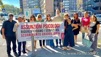 La protesta dei 600 psicologi rimasti fuori dai consultori di Roma
