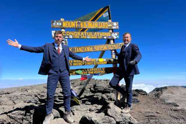 Antwerpse kleermaker Tommaso Bordoni bereikt zonder kleerscheuren de top van de Kilimanjaro in maatpak