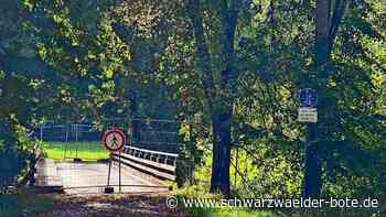 Kein Amt scheint zuständig: Warum ist die Holzbrücke an der B 463 bei Wildberg gesperrt?