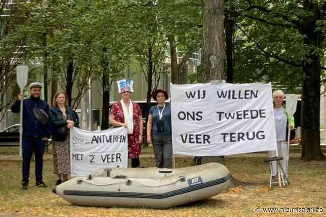 “Wij willen ons tweede veer terug!”: Antwerpenaren voeren actie voor kantoor van Vlaams minister Lydia Peeters (Open Vld)