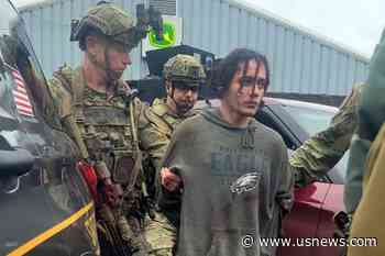 After Catching Escaped Murderer, Officers Took a Photo With Him. Experts Say That Was Inappropriate