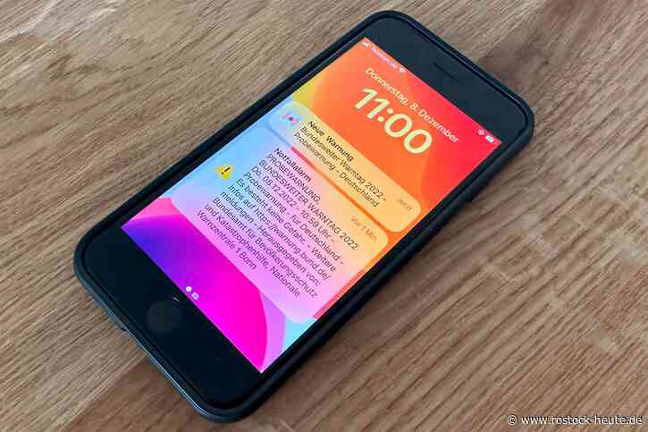 Beim dritten bundesweiten Warntag heulen am 14. September 2023 nicht nur die Sirenen in Rostock – mittels Cell Broadcast sollen auch wieder Warnungen an Handys verschickt werden.