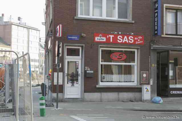 Vijf jaar na steekpartij in café komt zaak voor rechtbank, maar onduidelijkheid blijft: “Vijftigers zeggen allebei dat ze uit zelfverdediging handelden”