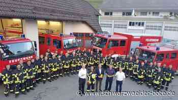 Ehrenamt in Haiterbach: Feuerwehrleute nehmen 112 Karten in Empfang