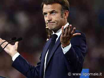 Macron a messa dal Papa: rivolta della sinistra contro il presidente