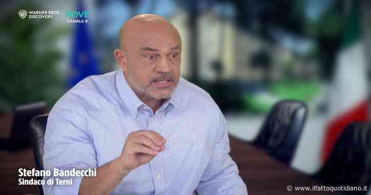 Crozza si trasforma nel sindaco Bandecchi: “Io sono cattivo perché voglio arrivare a Roma…”