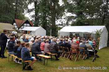 Rahden-Tonnenheide: Vereinsgottesdienst und Backtag am Großen Stein