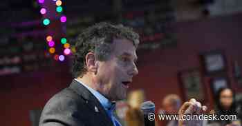 Most Important U.S. Senator for Crypto’s Future Tells Regulators to Use Existing Powers