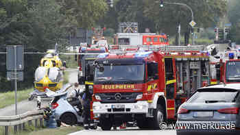 Tödlicher Unfall nahe A92-Ausfahrt: 23-Jähriger prallt mit BMW in Betonmischer und stirbt