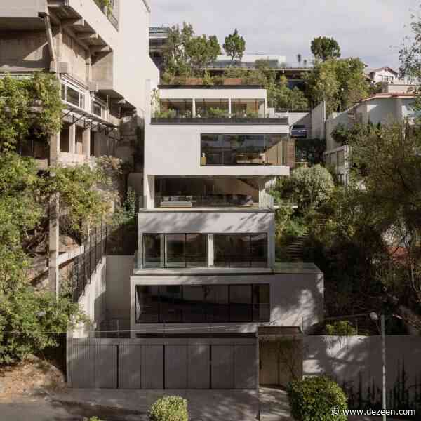 Taller David Dana stacks concrete house on Mexico City hillside