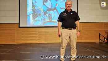Astronaut Reinhold Ewald spricht in Wolfenbütteler Lindenhalle