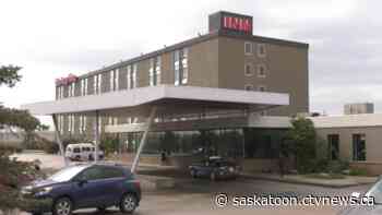 Saskatoon, Moose Jaw hotel workers on picket line after lockout