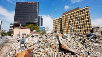 Winnipeggers await cleanup of Windsor Hotel rubble