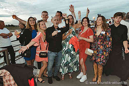 Alltours: Mitarbeiter-Party auf dem Rhein