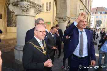 Kurzer Applaus und „Klitschko“-Rufe vor dem Rathaus