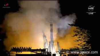 Russian rocket launches 3 astronauts for up to yearlong stay on ISS (video)