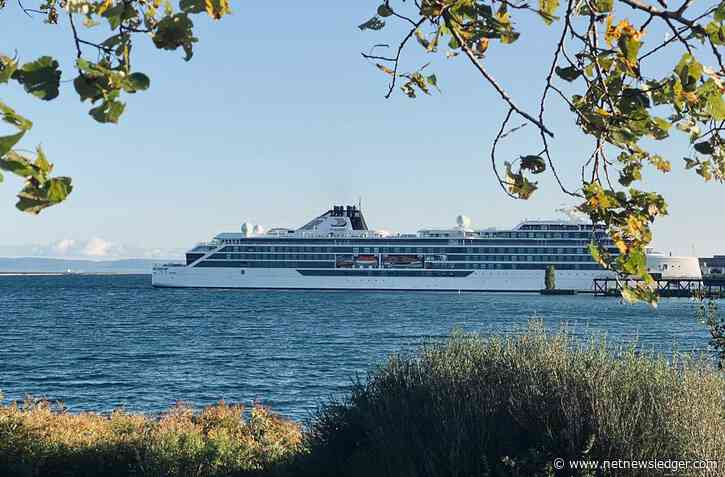 Weather Thunder Bay: Rainy Dawn, Cloudy Skies, and a Chance of Showers