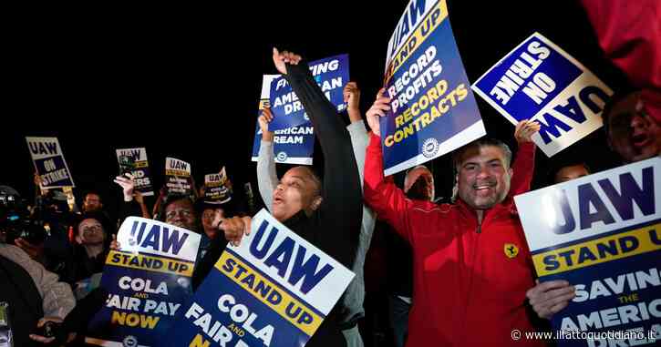 Joe Biden sostiene i lavoratori dell’auto in sciopero: “Profitti record, ma le aziende non li hanno redistribuiti equamente”