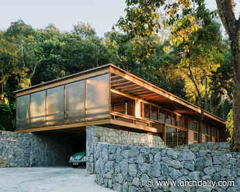 House of the Circular Terraces / Denis Joelsons