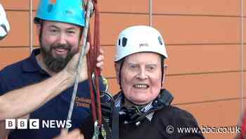 World War Two veteran abseils down hospital