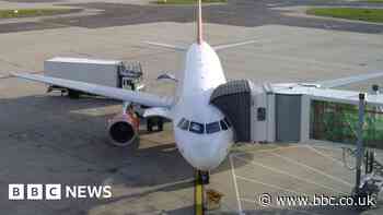 Gatwick: EasyJet boss criticises air traffic control over delays