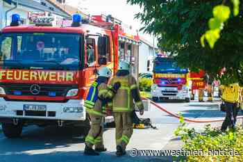 Feuerwehr rückt zu Garagenbrand in Bünde aus