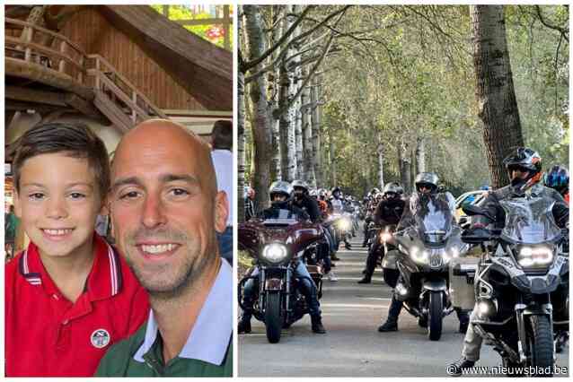 Colonne motards als groots eerbetoon voor overleden douanier Stefaan (39): “Je zorgt nu voor een grote leegte”