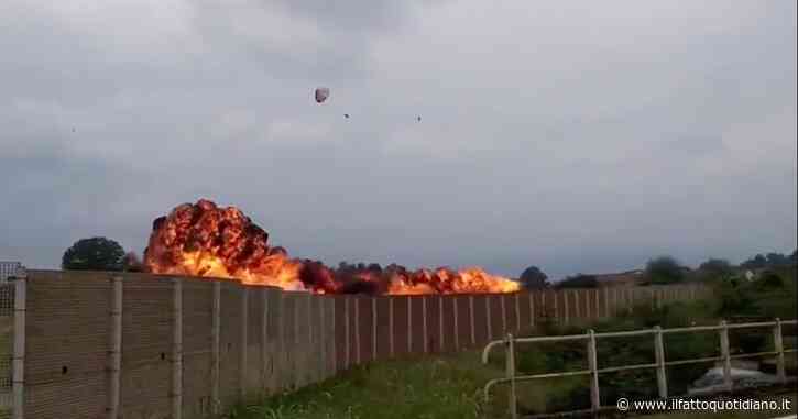Aereo delle Frecce Tricolori perde quota e si schianta: morta una bambina, feriti madre e padre e fratellino