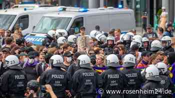 Hunderte bei Demos gegen Abtreibung - Schlagstockeinsatz