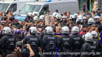 Hunderte bei Demos gegen Abtreibung - Schlagstockeinsatz