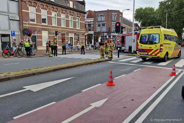 Twee fietsers met elkaar in botsing, een fietser naar ziekenhuis
