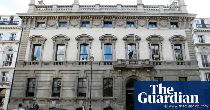 Garrick could admit women after barrister U-turns on club rules